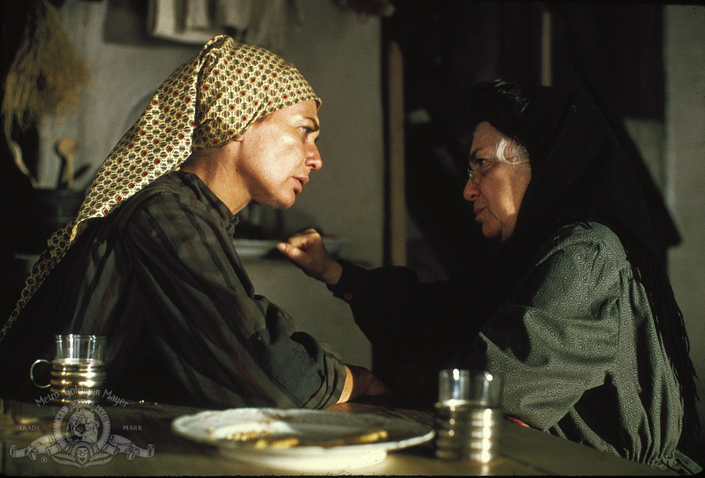Still of Norma Crane and Molly Picon in Fiddler on the Roof (1971)