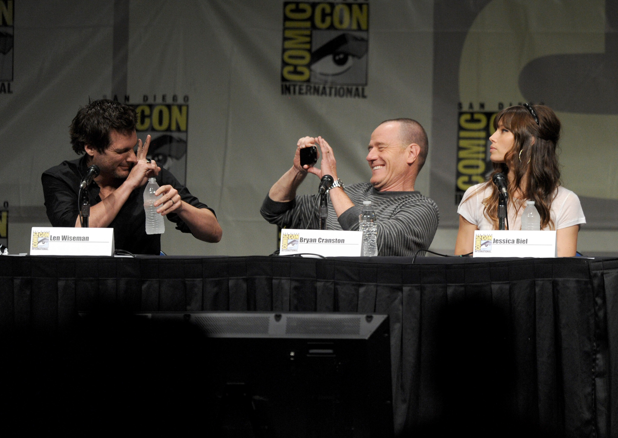 Jessica Biel, Bryan Cranston and Len Wiseman at event of Viska prisiminti (2012)