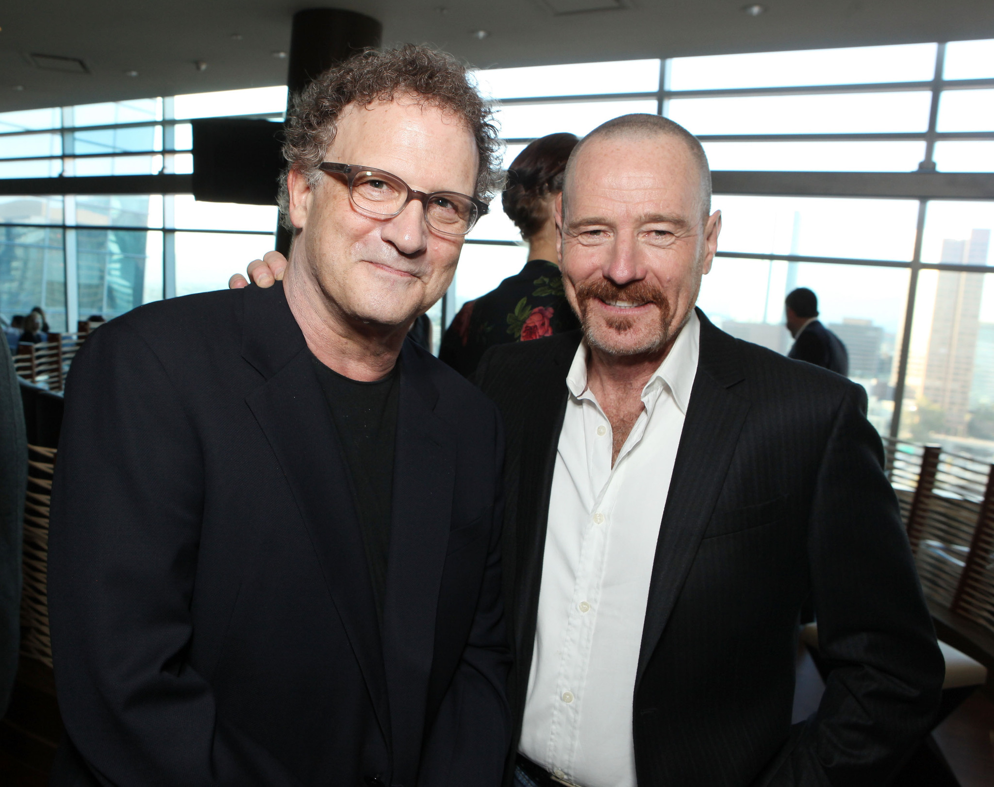 Albert Brooks and Bryan Cranston at event of Vaziuok (2011)