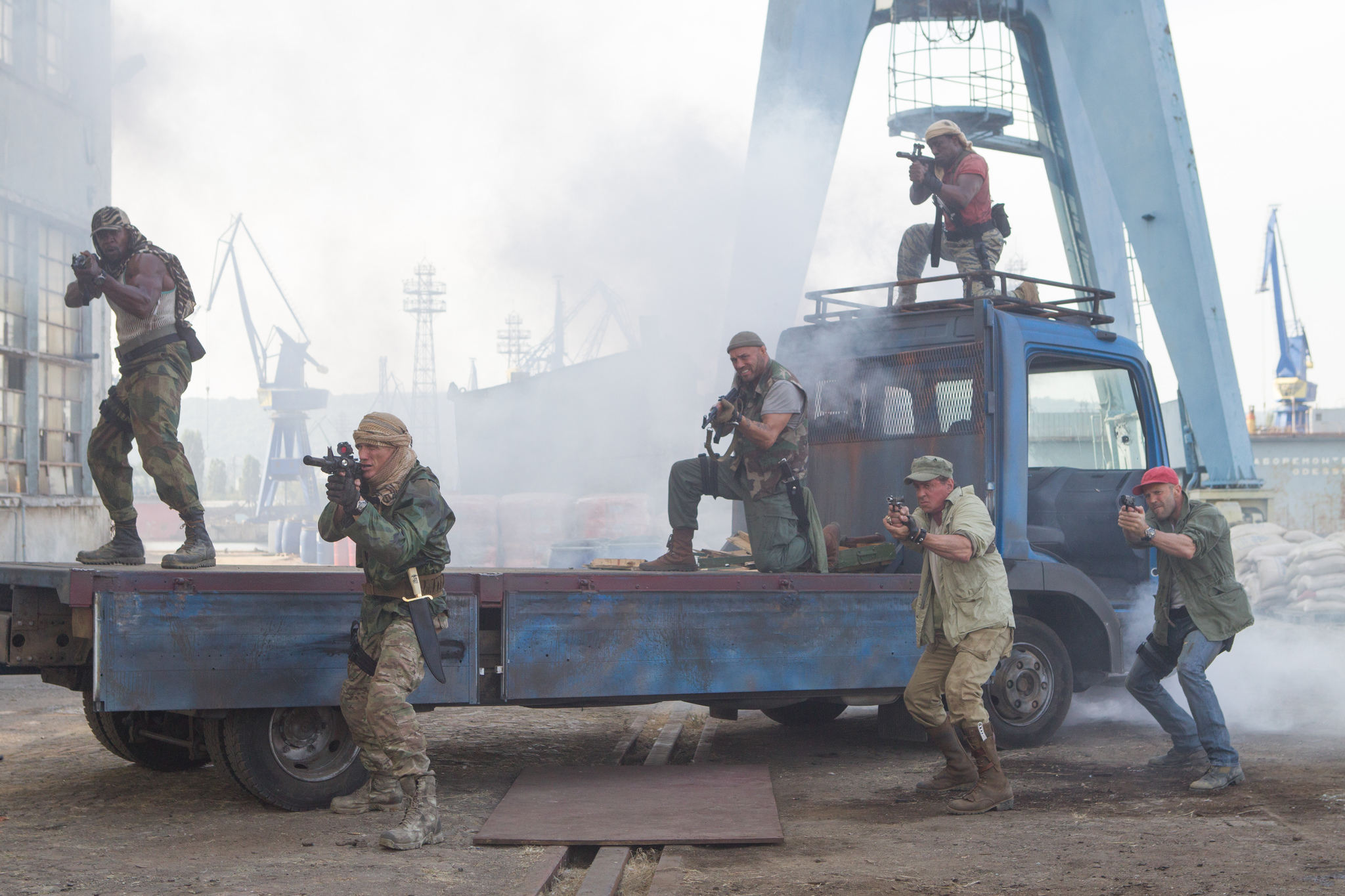 Still of Dolph Lundgren, Sylvester Stallone, Wesley Snipes, Jason Statham, Terry Crews and Randy Couture in Nesunaikinami 3 (2014)