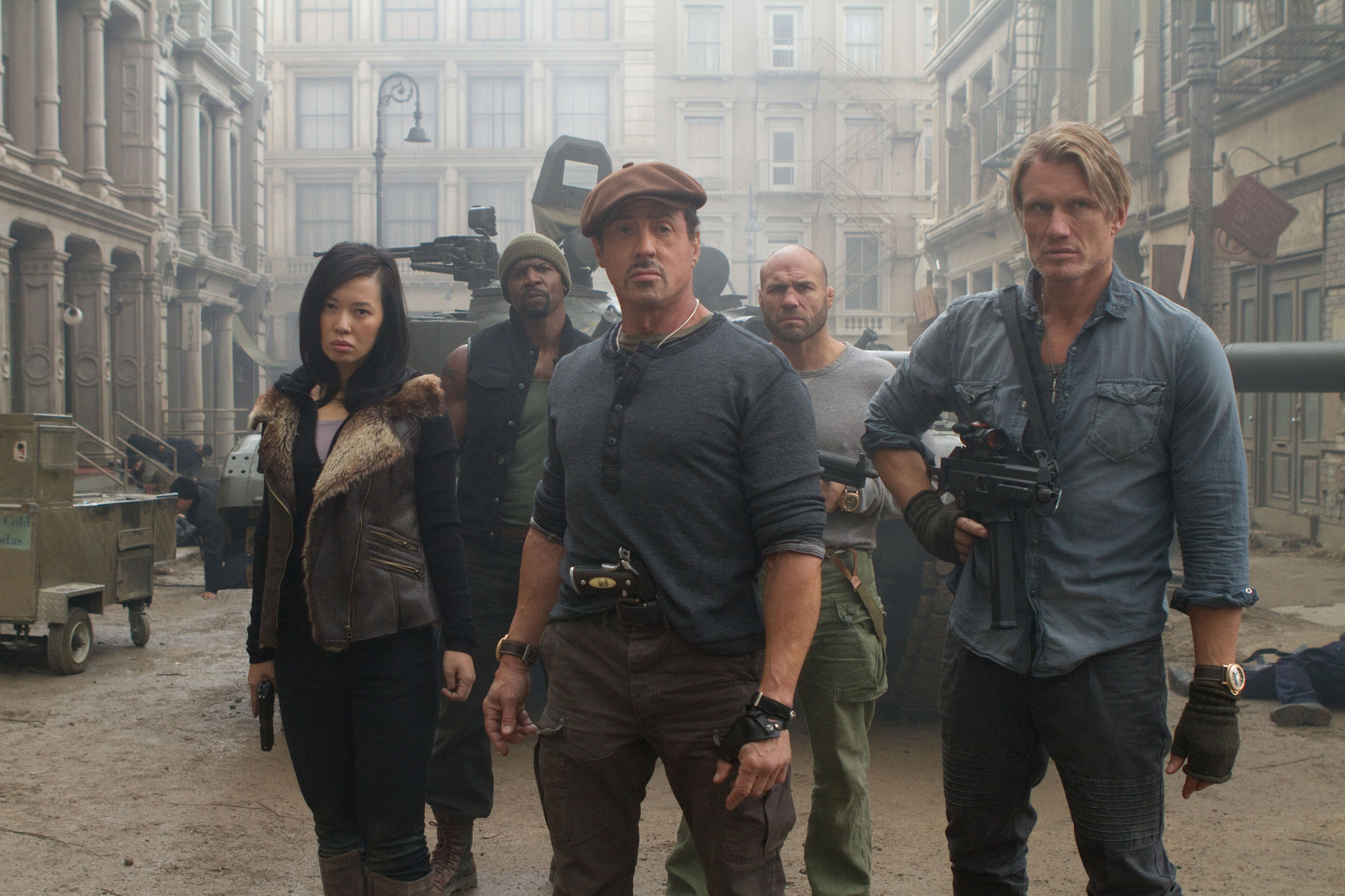 Still of Sylvester Stallone, Jason Statham, Terry Crews, Nan Yu and Randy Couture in Nesunaikinami 2 (2012)