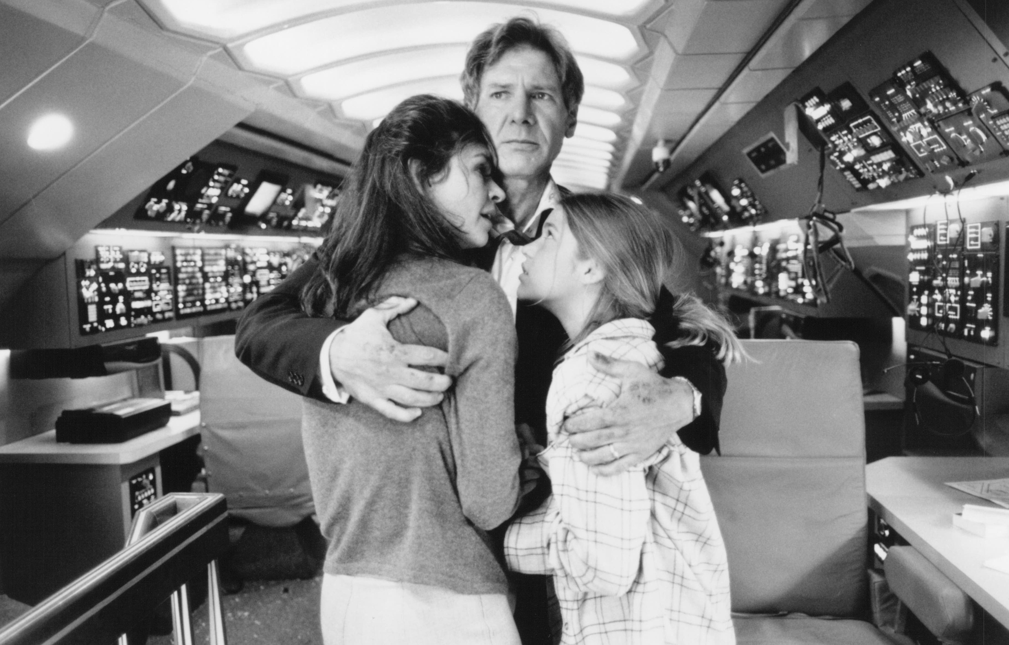Still of Harrison Ford, Wendy Crewson and Liesel Matthews in Air Force One (1997)