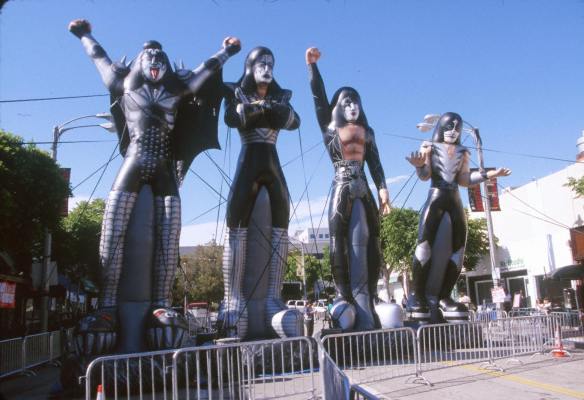 Giant inflatable statues of KISS
