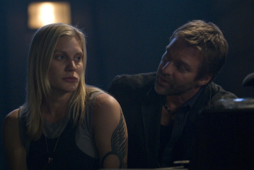 Still of Roark Critchlow and Katee Sackhoff in Battlestar Galactica (2004)