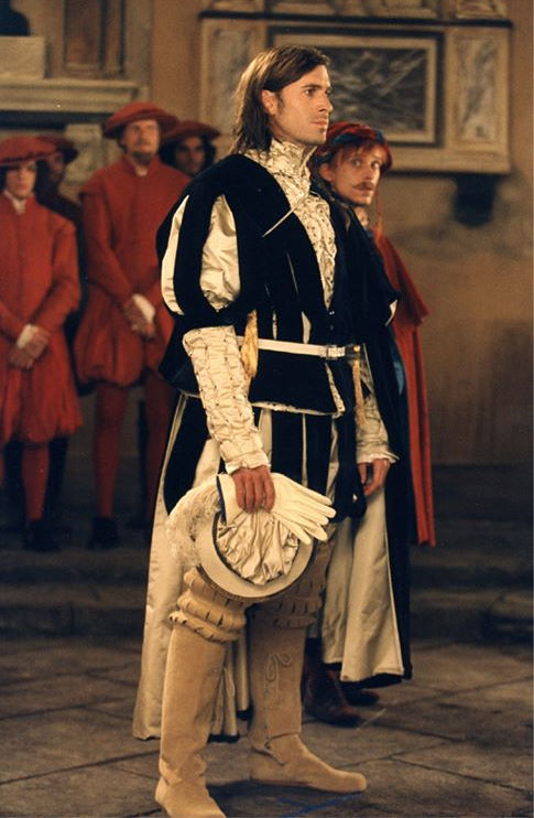 Still of Joseph Fiennes and Mackenzie Crook in The Merchant of Venice (2004)