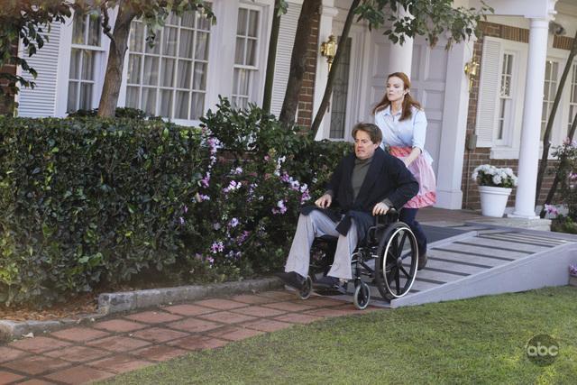 Still of Kyle MacLachlan and Marcia Cross in Nusivylusios namu seimininkes (2004)