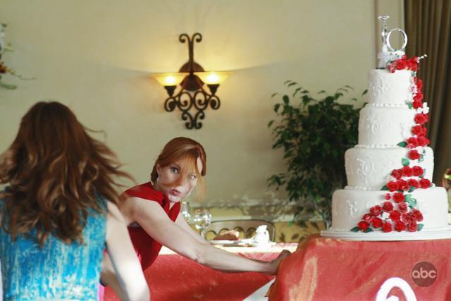 Still of Dana Delany and Marcia Cross in Nusivylusios namu seimininkes (2004)