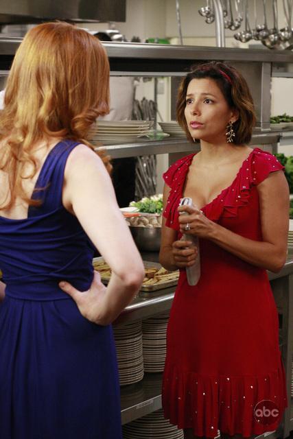 Still of Marcia Cross and Eva Longoria in Nusivylusios namu seimininkes (2004)