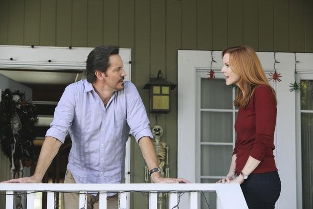 Still of Marcia Cross and Charles Mesure in Nusivylusios namu seimininkes (2004)