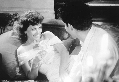 Still of Vladimir Cruz and Mirta Ibarra in Fresa y chocolate (1993)