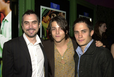 Alfonso Cuarón, Gael García Bernal and Diego Luna at event of Y tu mamá también (2001)