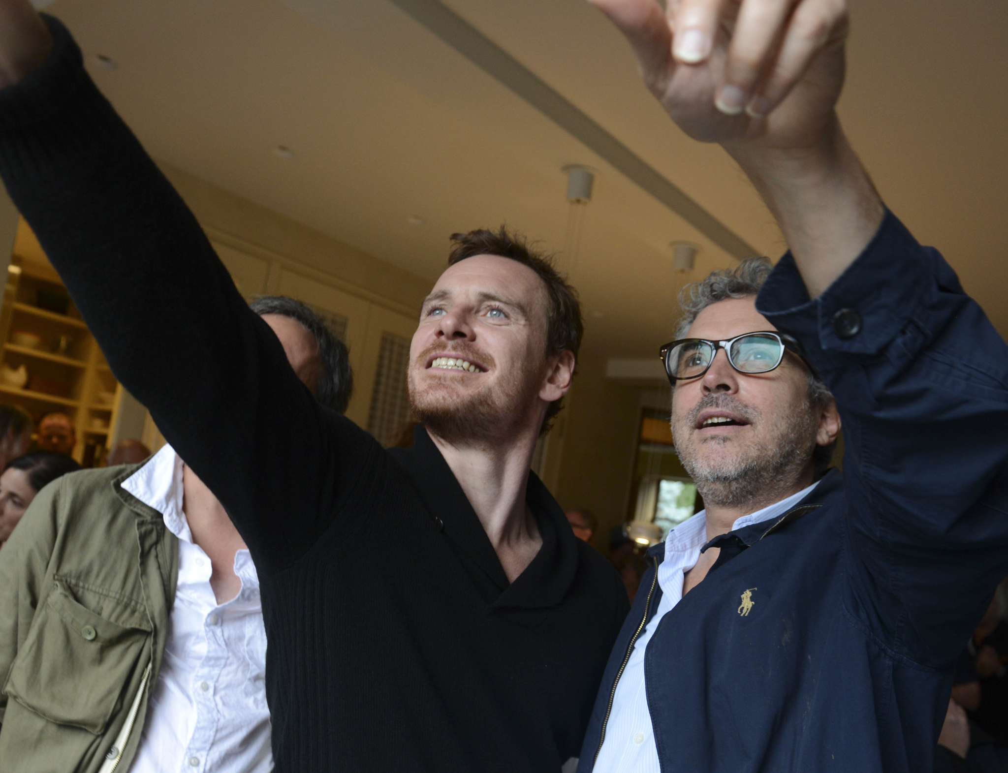 Alfonso Cuarón and Michael Fassbender at event of 12 vergoves metu (2013)