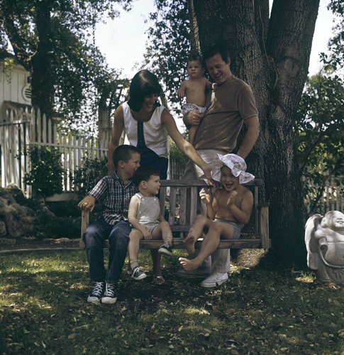 Robert Culp at home with his wife Nancy and their four children, Joseph, Joshua, Jason and Rachel circa 1960s