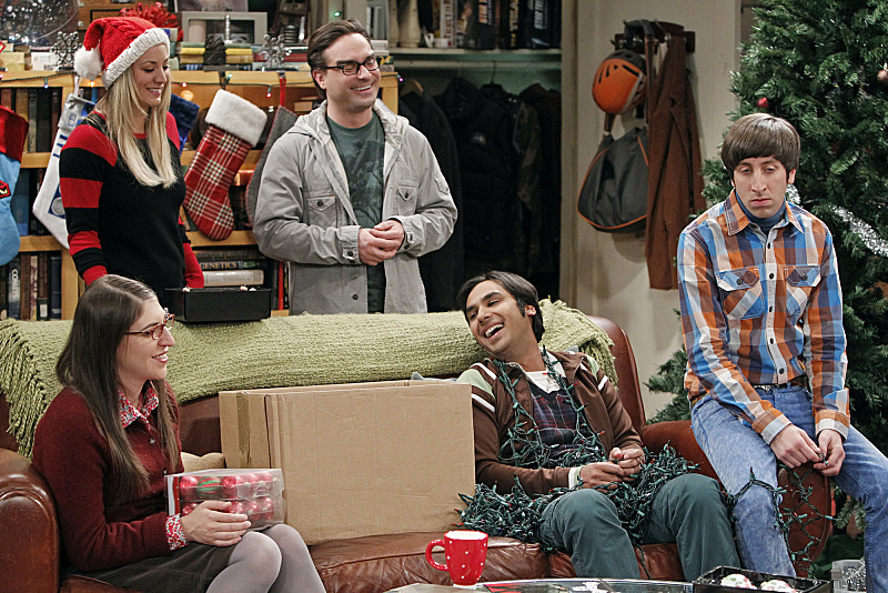 Still of Mayim Bialik, Kaley Cuoco-Sweeting, Johnny Galecki, Simon Helberg and Kunal Nayyar in Didziojo sprogimo teorija (2007)