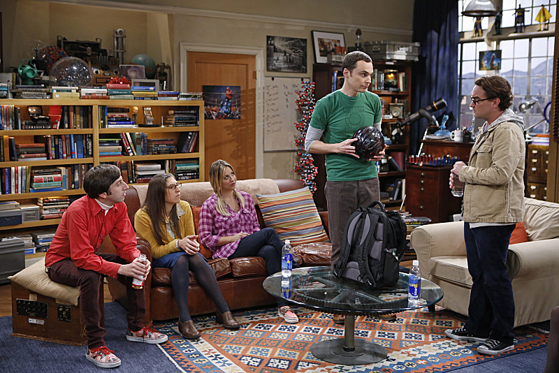 Still of Mayim Bialik, Kaley Cuoco-Sweeting, Johnny Galecki, Simon Helberg and Jim Parsons in Didziojo sprogimo teorija (2007)