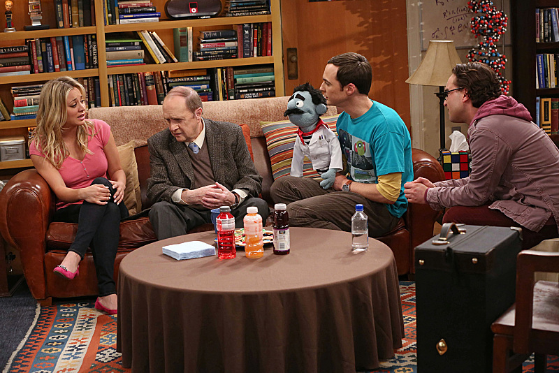 Still of Kaley Cuoco-Sweeting, Johnny Galecki and Bob Newhart in Didziojo sprogimo teorija (2007)