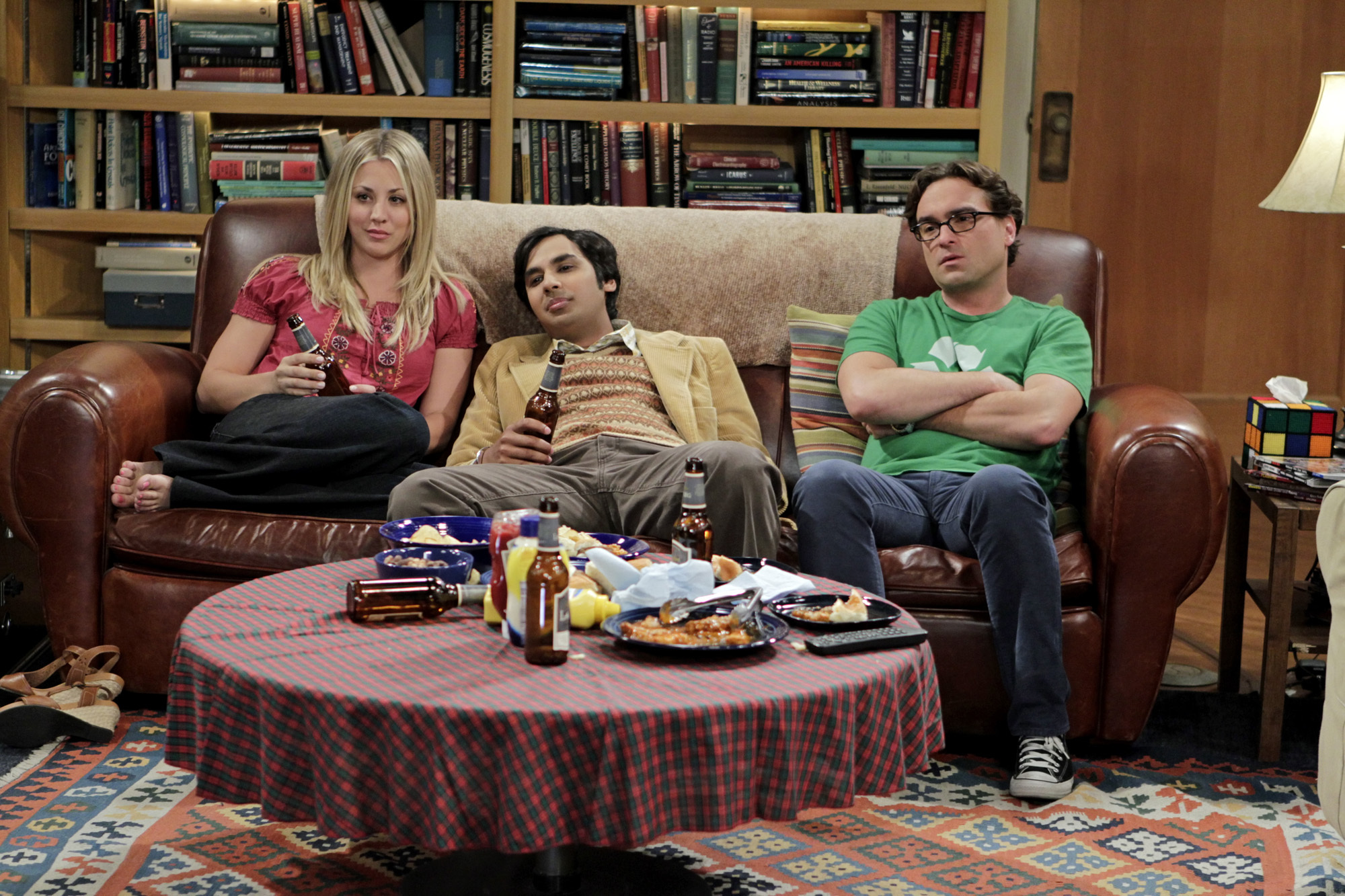 Still of Kaley Cuoco-Sweeting, Johnny Galecki and Kunal Nayyar in Didziojo sprogimo teorija (2007)