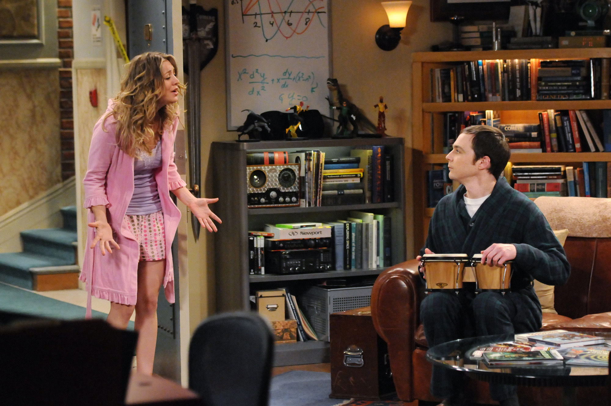 Still of Kaley Cuoco-Sweeting and Jim Parsons in Didziojo sprogimo teorija (2007)