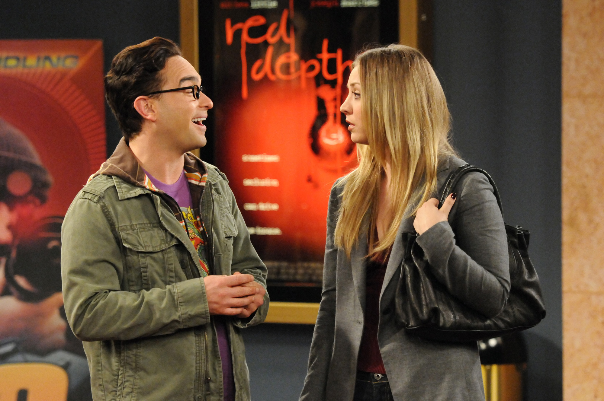 Still of Kaley Cuoco-Sweeting and Johnny Galecki in Didziojo sprogimo teorija (2007)