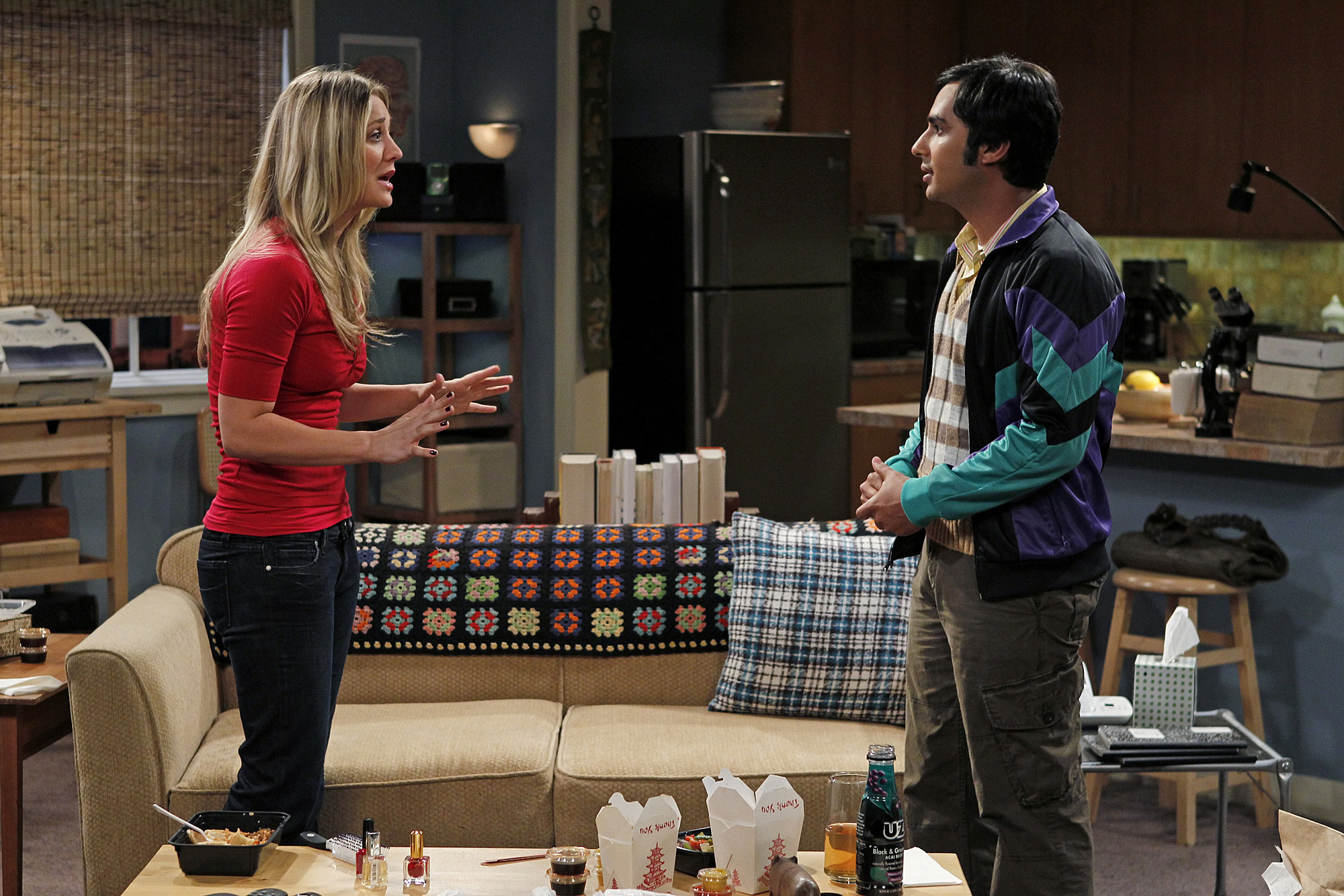 Still of Kaley Cuoco-Sweeting and Kunal Nayyar in Didziojo sprogimo teorija (2007)