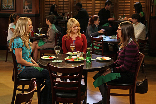 Still of Mayim Bialik, Kaley Cuoco-Sweeting and Melissa Rauch in Didziojo sprogimo teorija (2007)