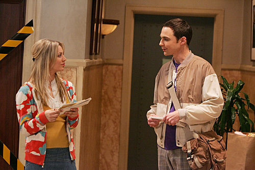 Still of Kaley Cuoco-Sweeting and Jim Parsons in Didziojo sprogimo teorija (2007)