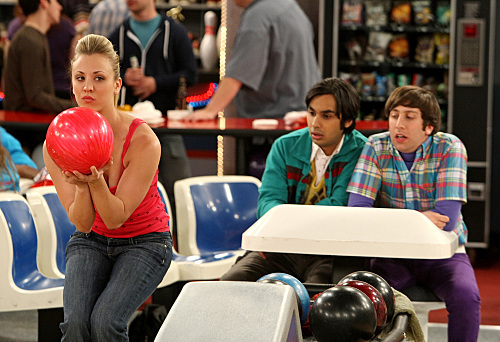 Still of Kaley Cuoco-Sweeting, Simon Helberg and Kunal Nayyar in Didziojo sprogimo teorija (2007)