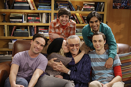 Still of Kaley Cuoco-Sweeting, Johnny Galecki, Simon Helberg, Stan Lee, Jim Parsons and Kunal Nayyar in Didziojo sprogimo teorija (2007)