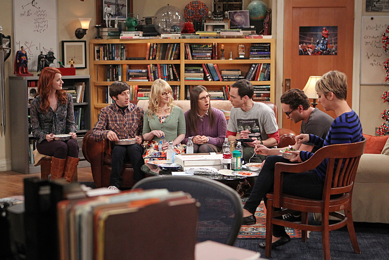 Still of Mayim Bialik, Kaley Cuoco-Sweeting, Johnny Galecki, Simon Helberg, Jim Parsons, Melissa Rauch and Laura Spencer in Didziojo sprogimo teorija (2007)