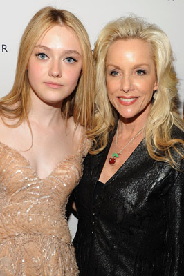 Cherie Currie and Dakota Fanning at event of The Runaways (2010)