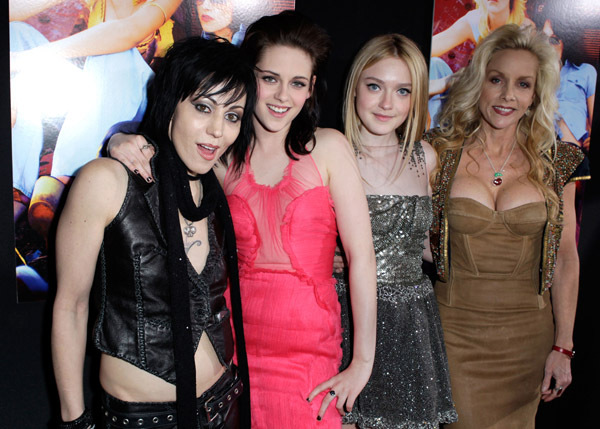 Joan Jett, Cherie Currie, Dakota Fanning and Kristen Stewart at event of The Runaways (2010)