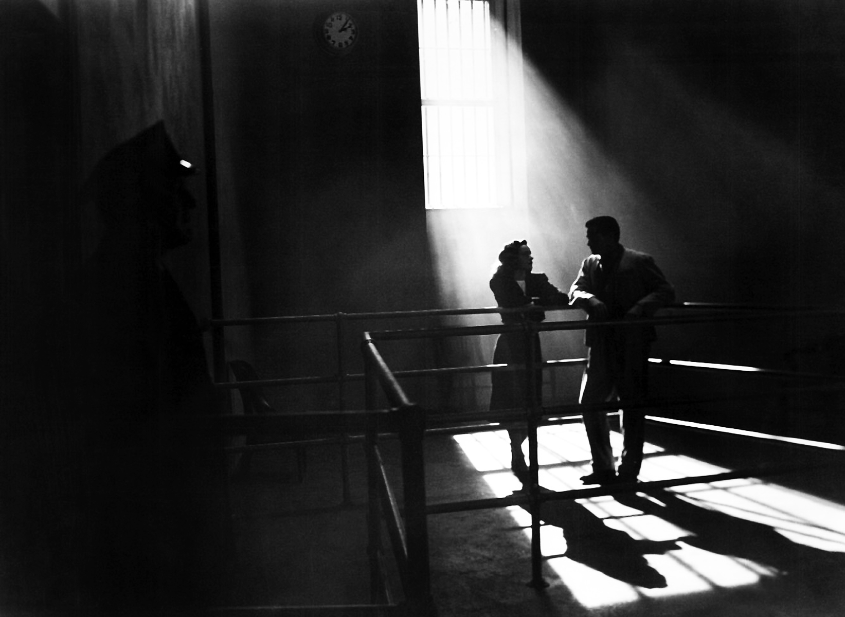 Still of Alan Curtis and Ella Raines in Phantom Lady (1944)