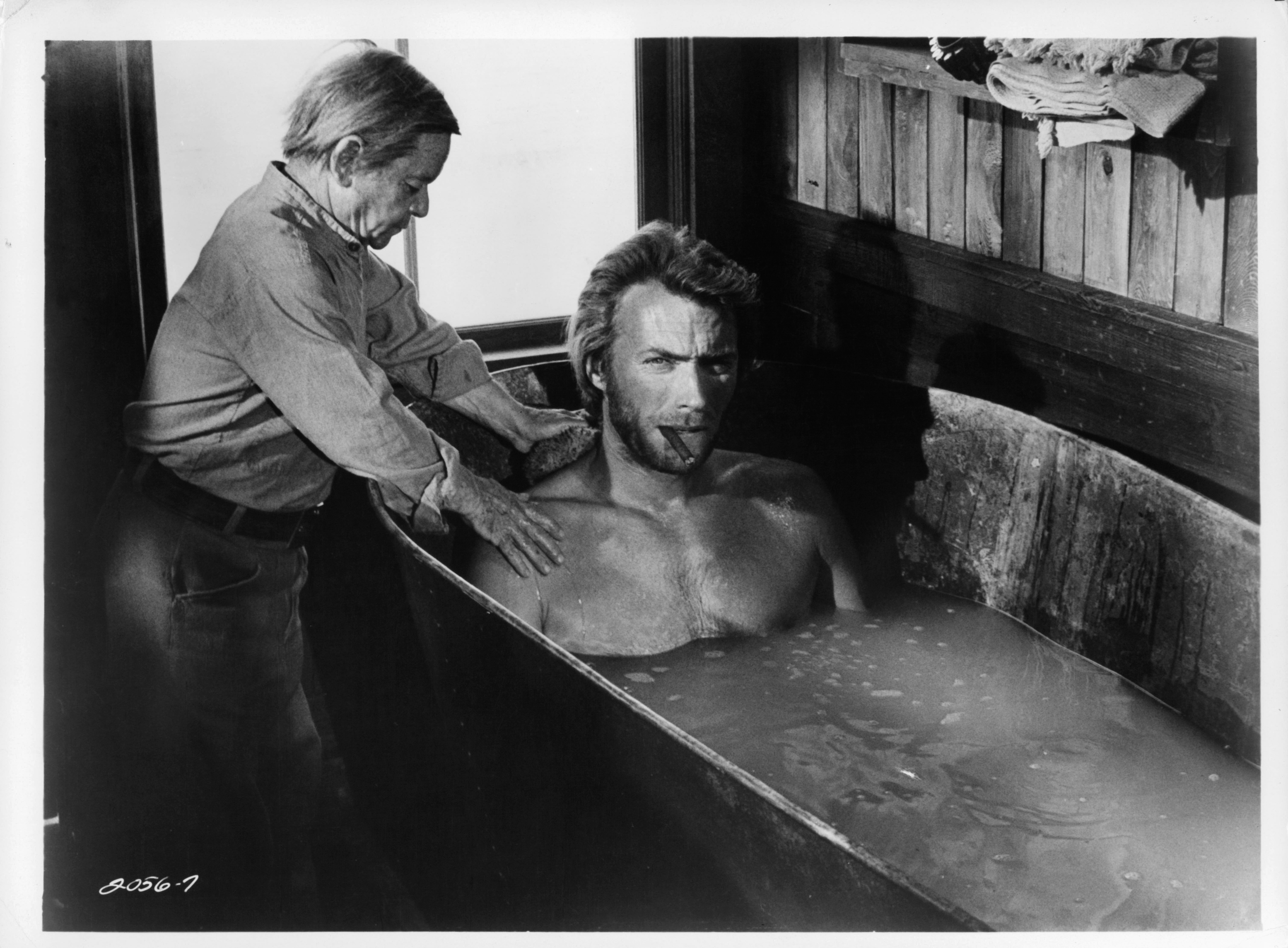 Still of Clint Eastwood and Billy Curtis in High Plains Drifter (1973)