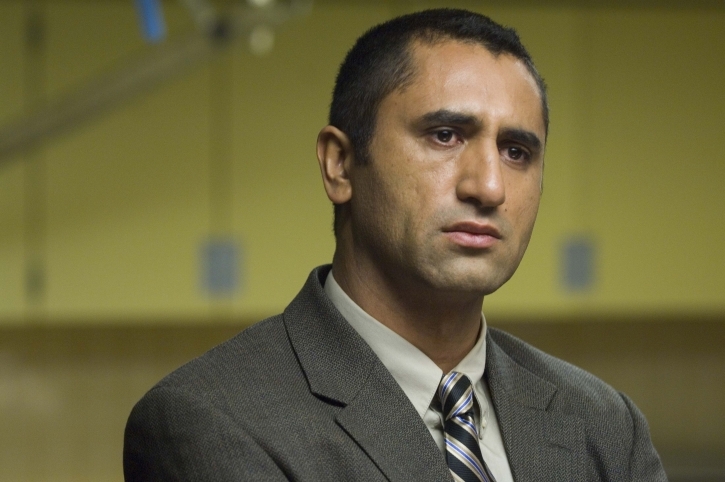 Still of Cliff Curtis in Crossing Over (2009)