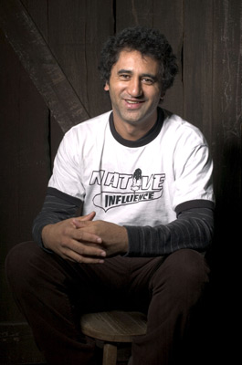 Cliff Curtis at event of Two Cars, One Night (2004)