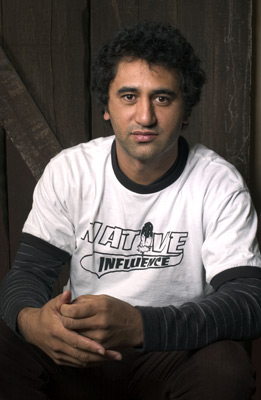 Cliff Curtis at event of Two Cars, One Night (2004)