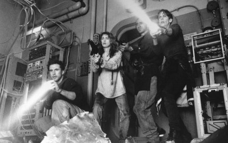 Still of Jamie Lee Curtis, William Baldwin, Joanna Pacula and Cliff Curtis in Virus (1999)