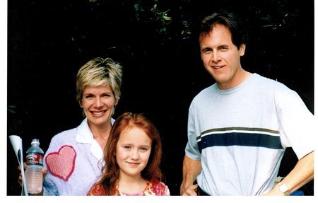 Aria Curzon as Janie with Mark Moses and Debbie Boone as Mr. & Mrs. Taylor on the set of Treehouse Hostage.