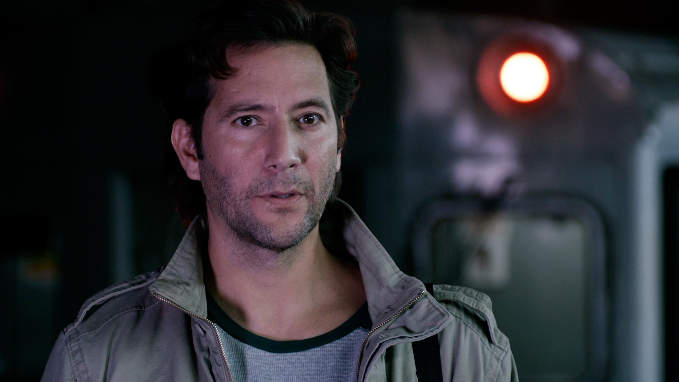 Still of Henry Ian Cusick in The Girl on the Train (2013)