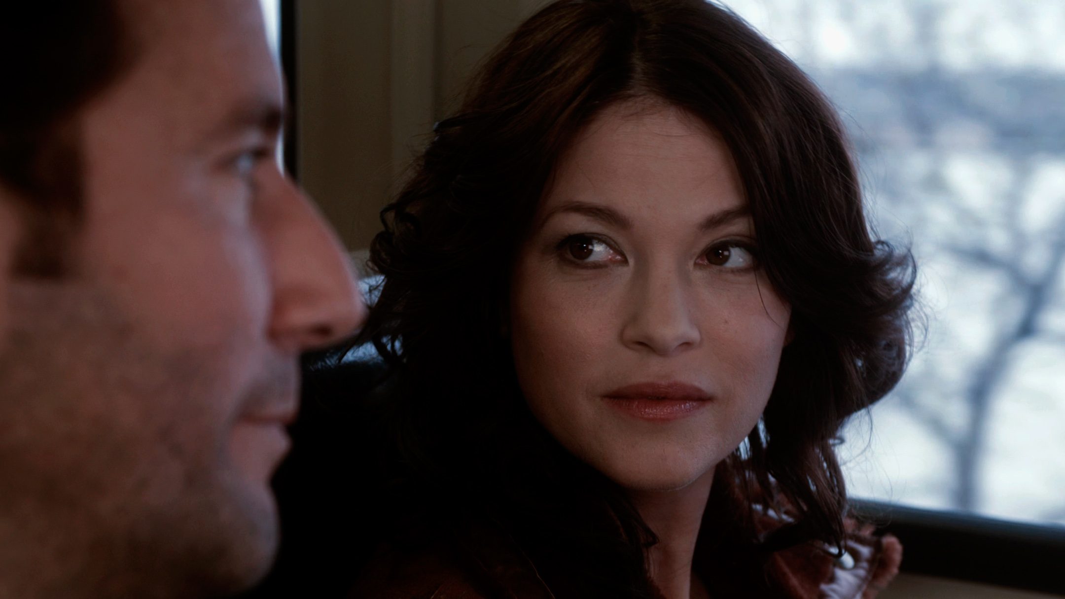 Still of Nicki Aycox and Henry Ian Cusick in The Girl on the Train (2013)