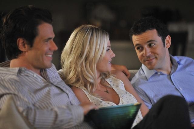 Still of Fred Savage, Elisha Cuthbert and Josh Casaubon in Happy Endings (2011)