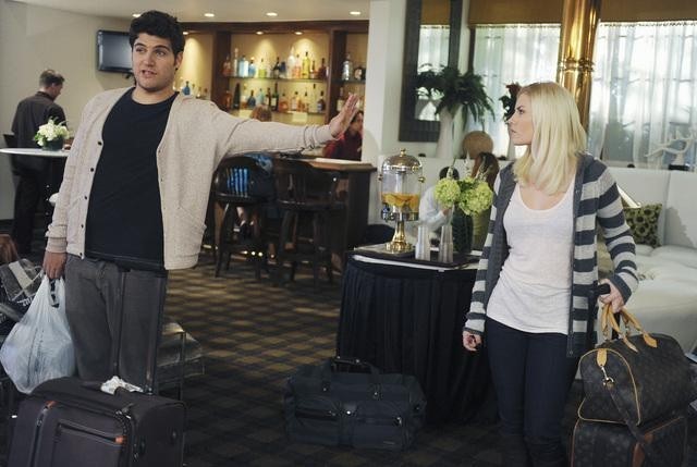 Still of Elisha Cuthbert and Adam Pally in Happy Endings (2011)