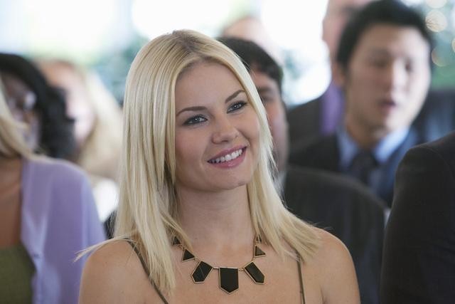 Still of Elisha Cuthbert in Happy Endings (2011)