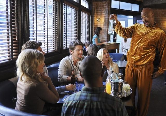 Still of Elisha Cuthbert, Zachary Knighton and Damon Wayans Jr. in Happy Endings (2011)