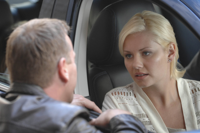 Still of Kiefer Sutherland and Elisha Cuthbert in 24 (2001)