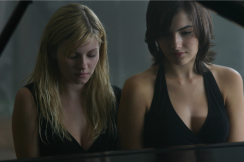 Still of Camilla Belle and Elisha Cuthbert in The Quiet (2005)