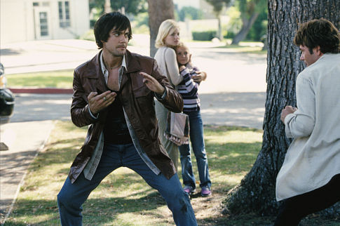 Episode 6: (l-r) Innis Casey, Elisha Cuthbert and Skye McCole Bartusiak (in background), Billy Burke