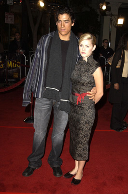 Andrew Keegan and Elisha Cuthbert at event of 8 mylia (2002)