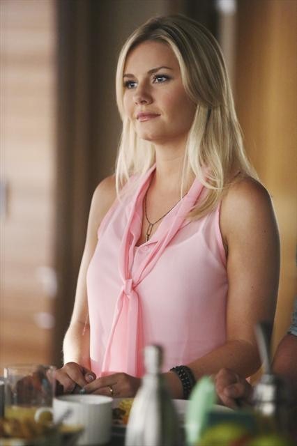 Still of Elisha Cuthbert in Happy Endings (2011)