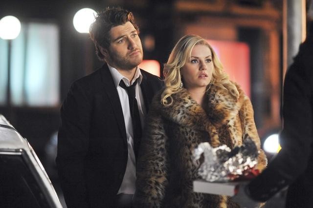 Still of Elisha Cuthbert and James Wolk in Happy Endings (2011)